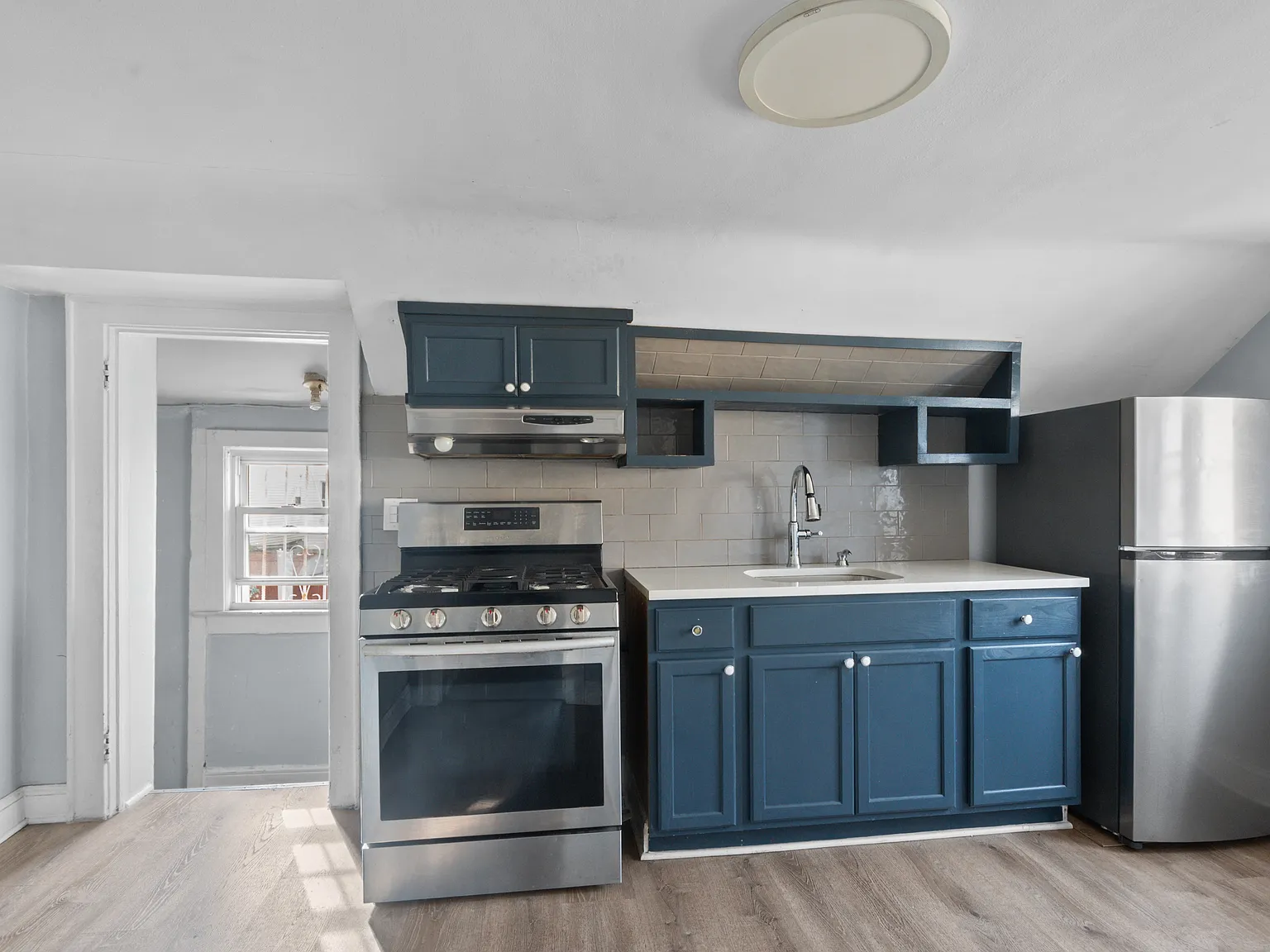 3 bed, $2,700 — Photo 2