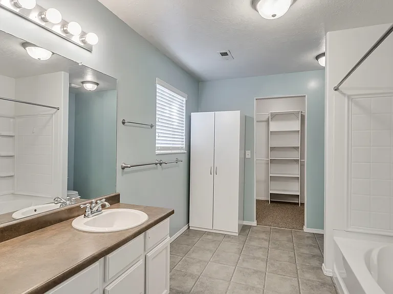 362 S 1230 W — Photo 11