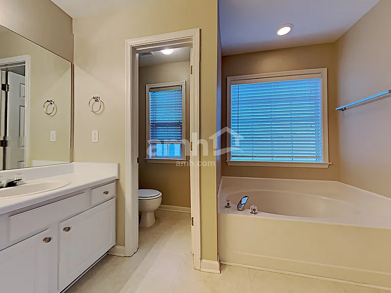 916 Bendleton Dr — Photo 11