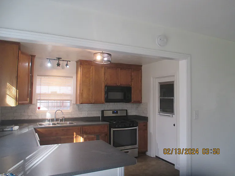 15 La Palma Dr — Photo 10