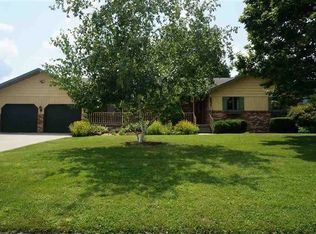 8 Windsor Pl, Lincoln, IL 62656
