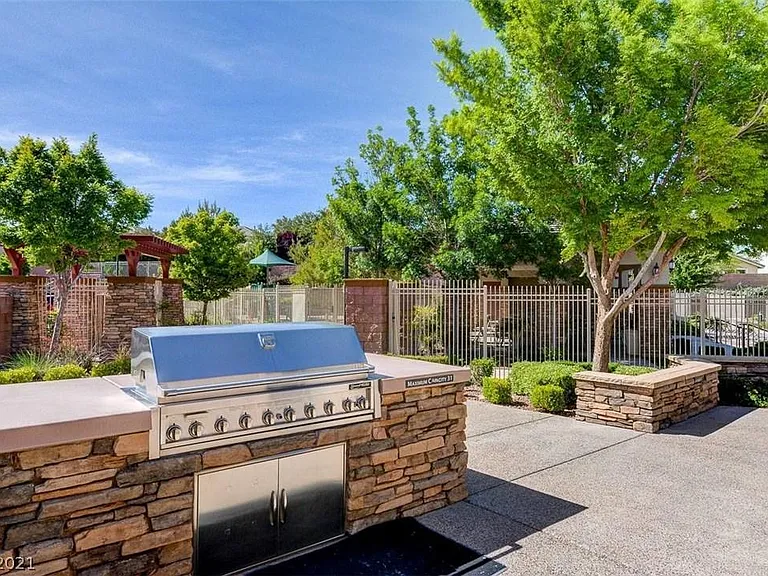 10643 Forum Peak Ln — Photo 32