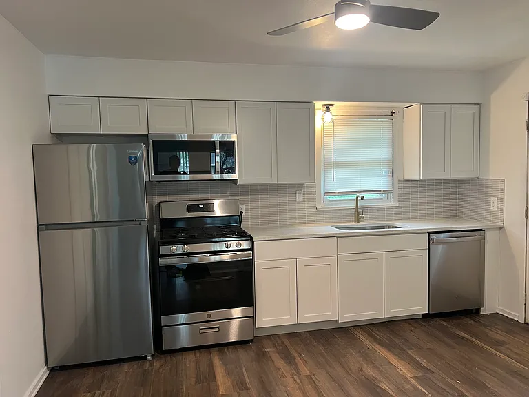 3297-99 Ashland St #1 — Photo 9