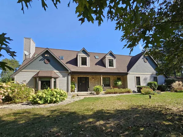 N5632 Pine River Ct, Wild Rose, WI 54984