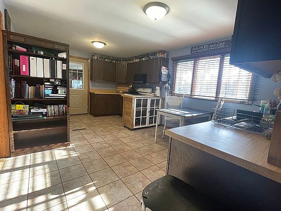5th image of 8837 8th Ln