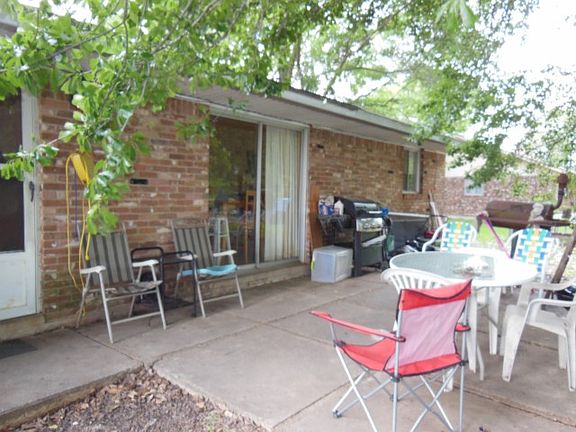 2nd image of 119 College St