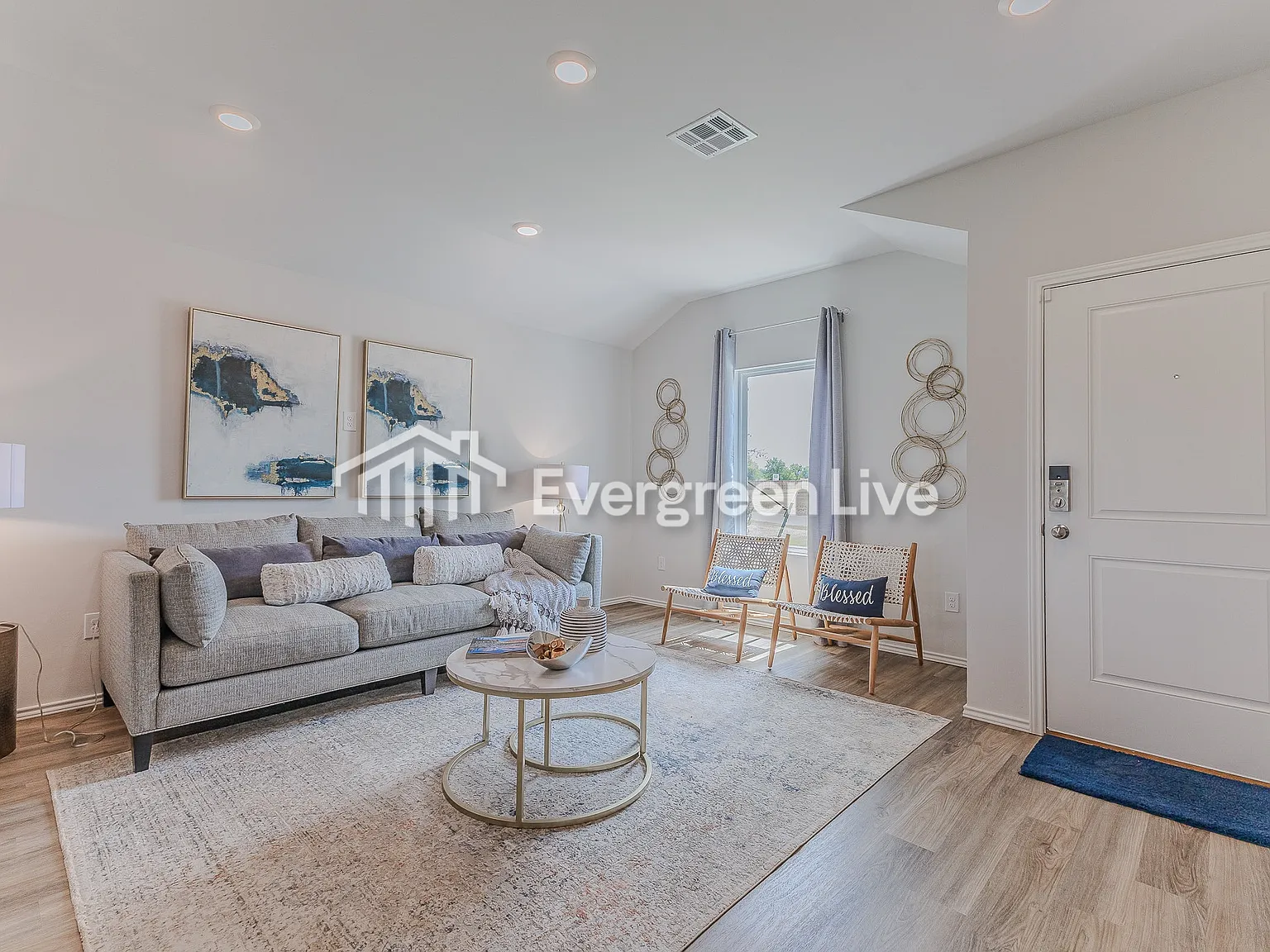 3 bed, 2.0 bath, 1216 sqft, $1,645 — Photo 2
