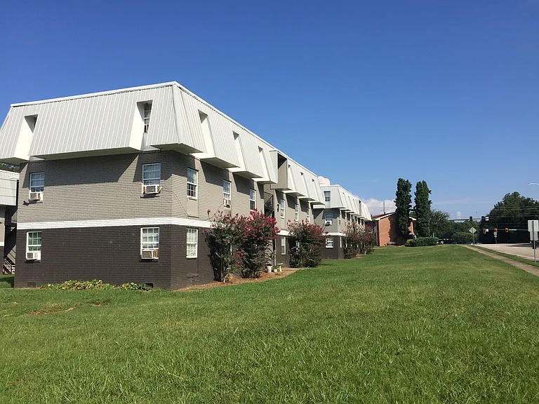 Lanier Terrace Apartments — Photo 18