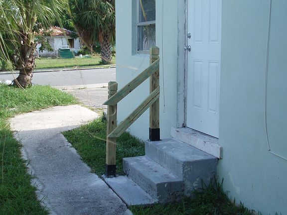 5th image of 633 W 10th St