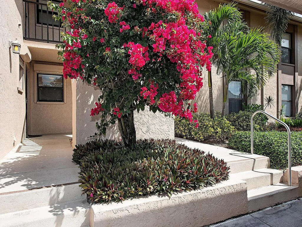Photo 2 of 15 - 513 Lake Louise Cir #101 - Naples, FL Entrance - 513 Lake Louise Cir #101
