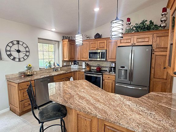 4th image of 3131 Glen Oaks Blvd