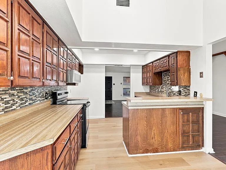 8782 Marilyn Dr — Photo 20