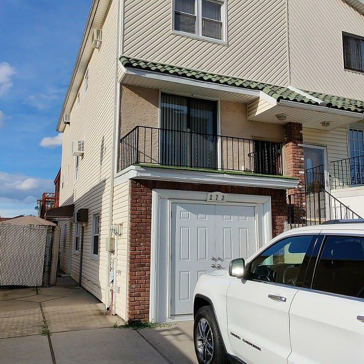 1st image of 273 Regis Dr Floor 2