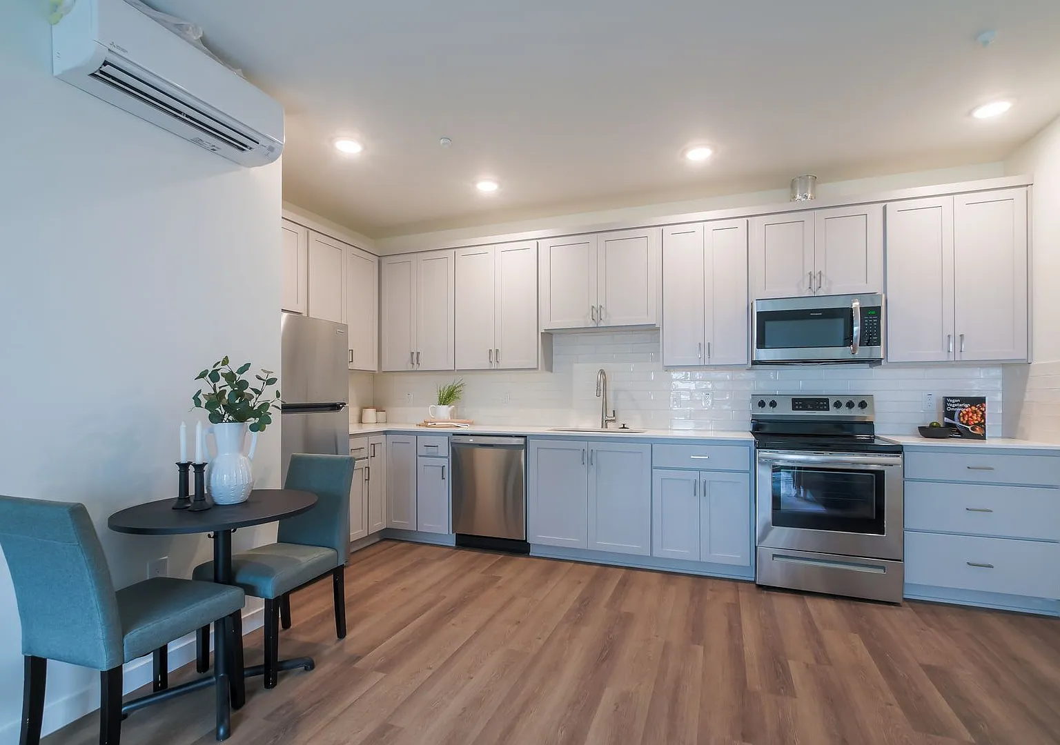 River Park Apartments — Photo 3