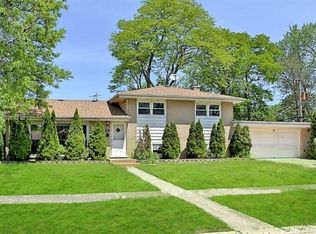 201 Michael Mnr, Glenview, IL 60025