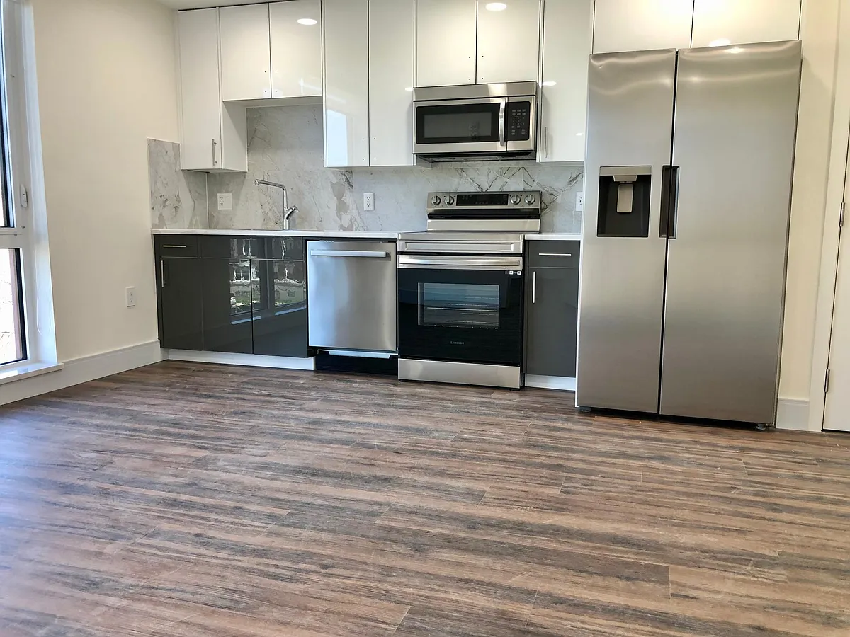 Building Photo - 4904 Spruce St #222