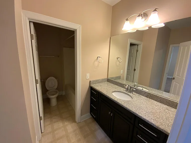 10220 Vanguard Pkwy — Photo 22