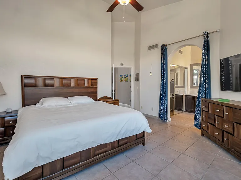 2072 W Harrison St — Photo 11