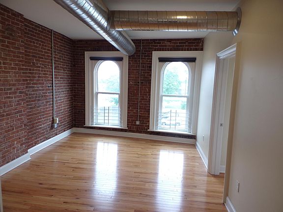 2nd image of 1524 Main St Ste 3