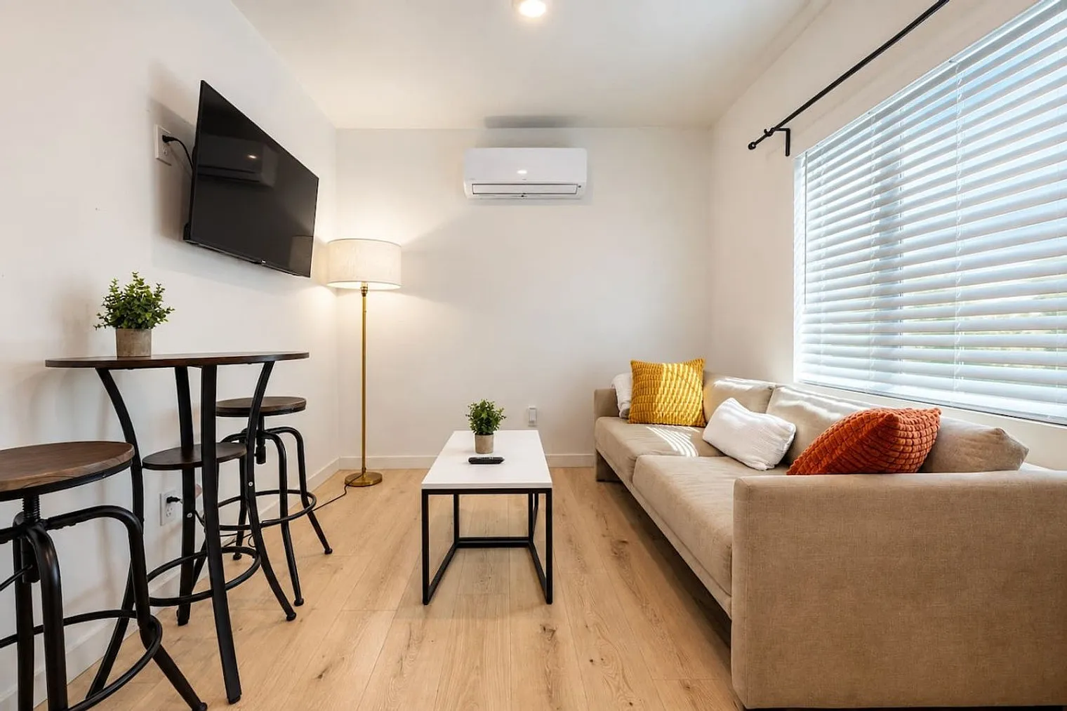1 bed, 1.0 bath, $4,455 — Photo 1