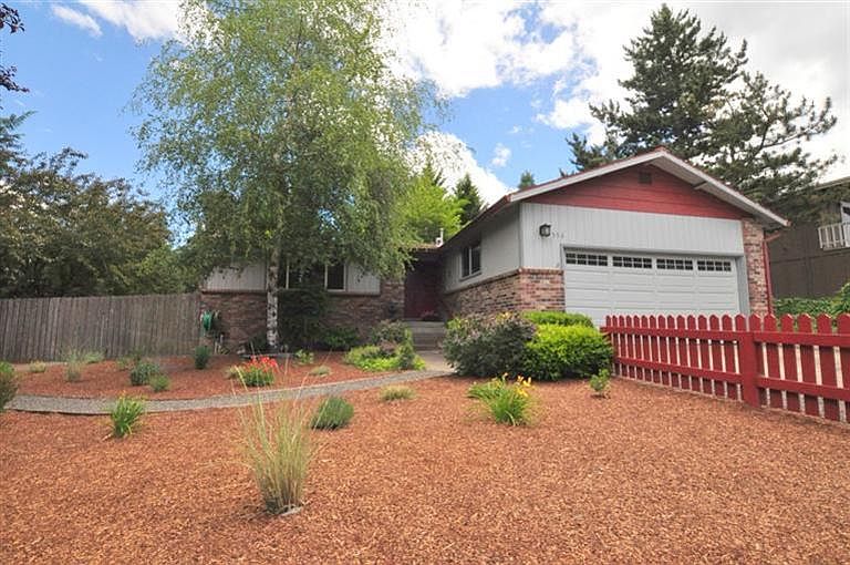 1st image of 550 Oak Knoll Dr