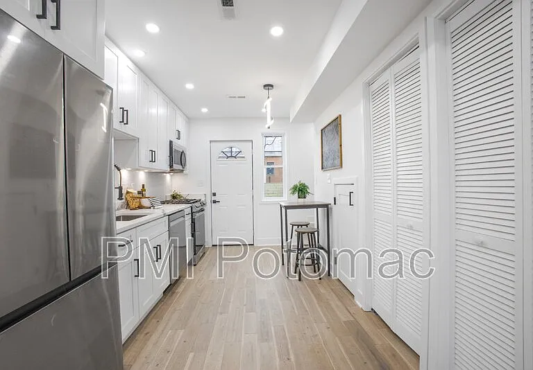 702 19th St NE — Photo 9