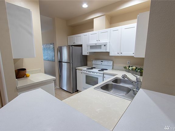 4th image of 12417 NE 7th Pl