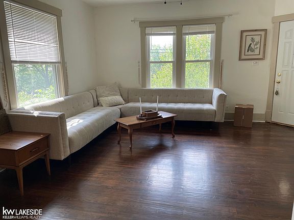 5th image of 441 E Saint Clair St