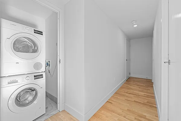 Rented by Lisa Management | media 28