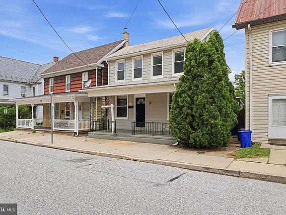 4th image of 105 E Maple St