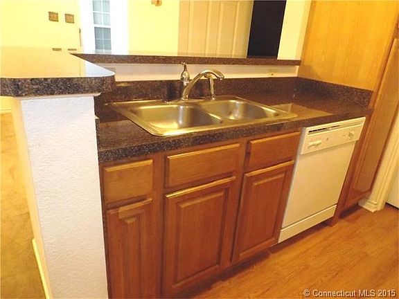 4th image of 31 High St APT 11107
