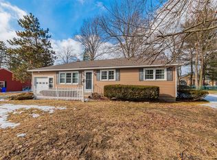 22 Timberland Dr, Loudonville, NY 12211