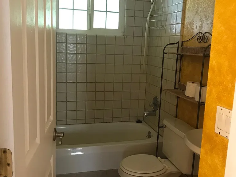 2730 Loyola Dr — Photo 4