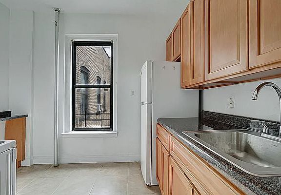 5th image of 51 E 17th St #4J