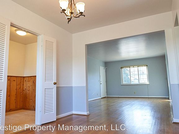 3rd image of 3832 Ault Park Ave APT 01