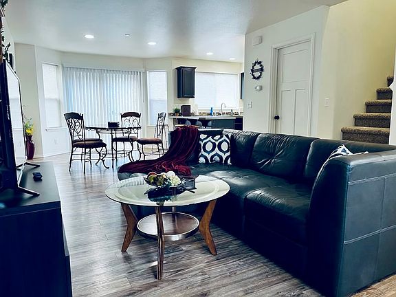 Spacious living & dining room