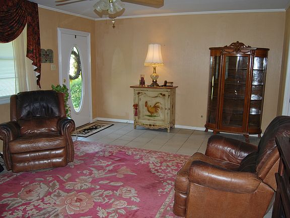 5th image of 207 Ferndale Ave