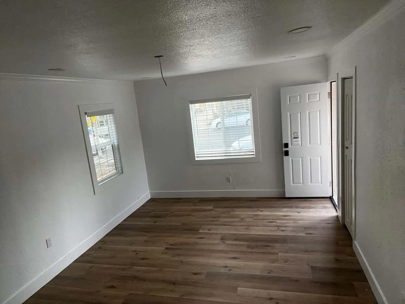 3 bed, 990 sqft, $3,600 — Photo 2