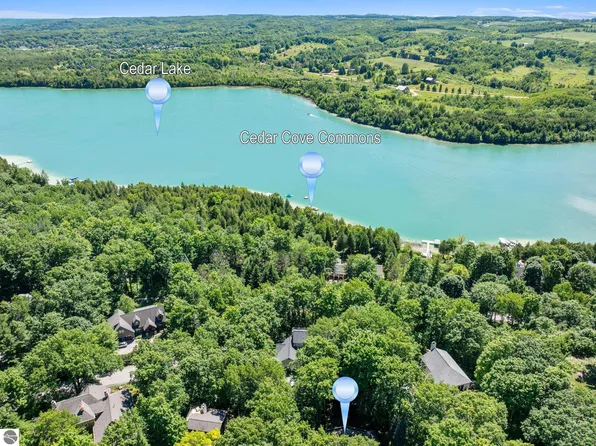 10268 E Twin Oaks Dr, Traverse City, MI 49684