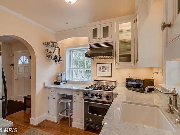 Kitchen with Viking Range 