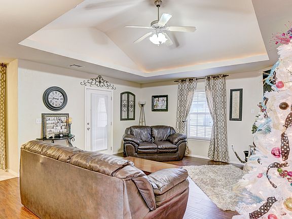 4th image of 325 Madison Place Dr