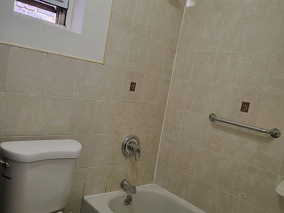 2nd image of 521 Tinton Ave #2R