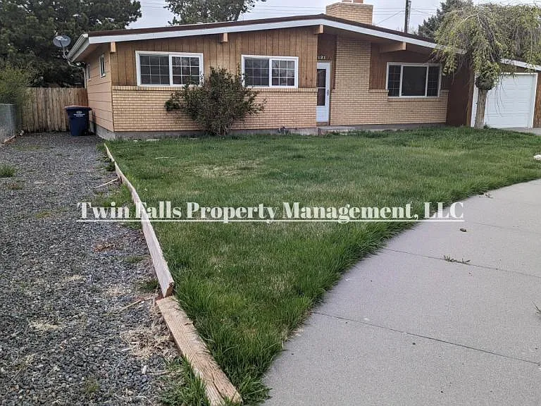 2121 Sherry Cir — Photo 2