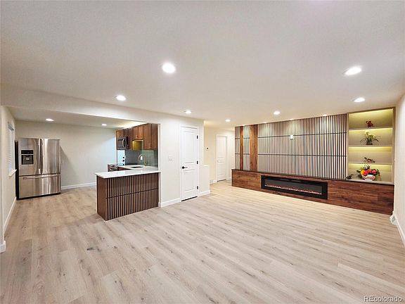 4th image of 415 Winona Court