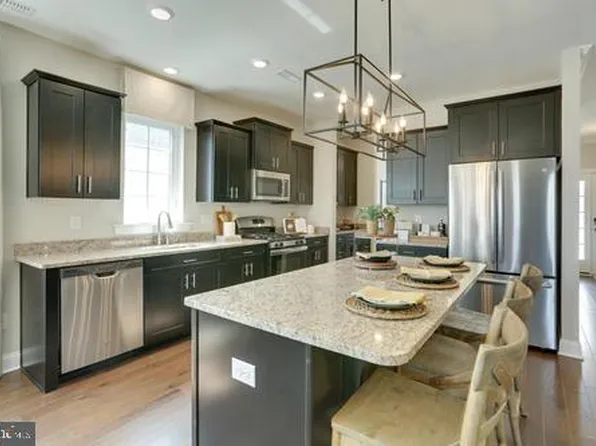 60 Coliseum Dr, Mount Holly, NJ 08060