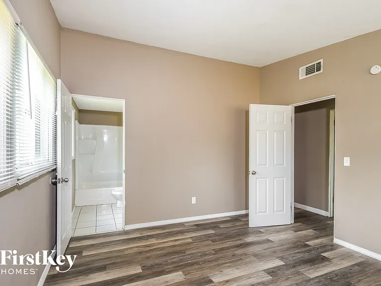 2240 Cherry Ln — Photo 8