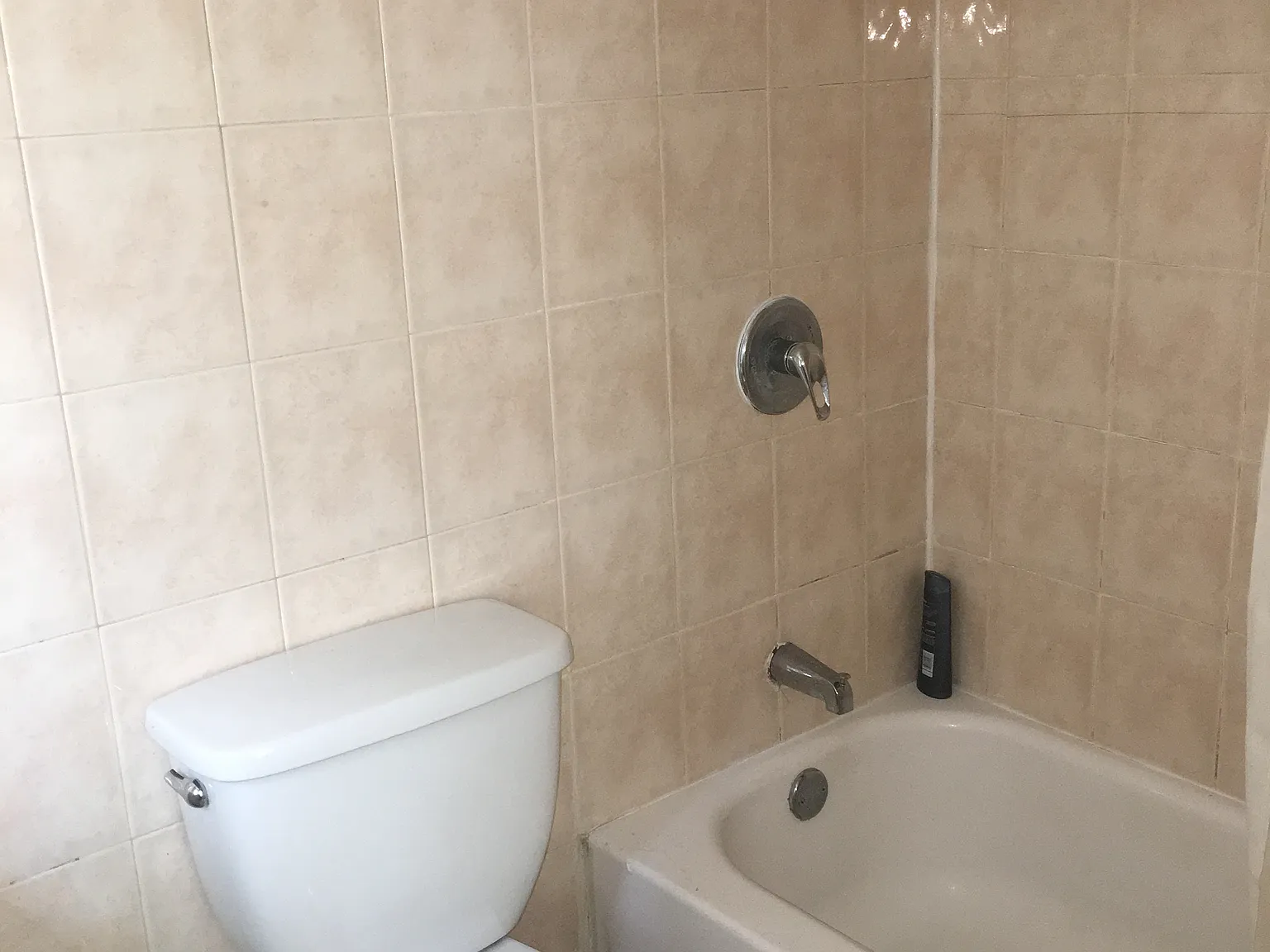 5 bed, 2500 sqft, $685 — Photo 4