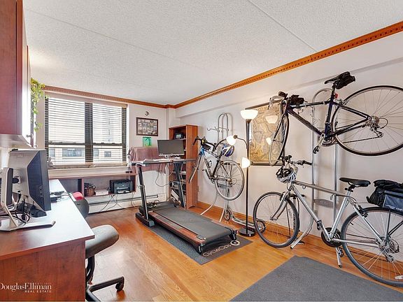 4th image of 220 Manhattan Ave APT 8N