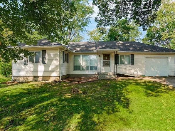 8600 Willow Ln, De Soto, KS 66018