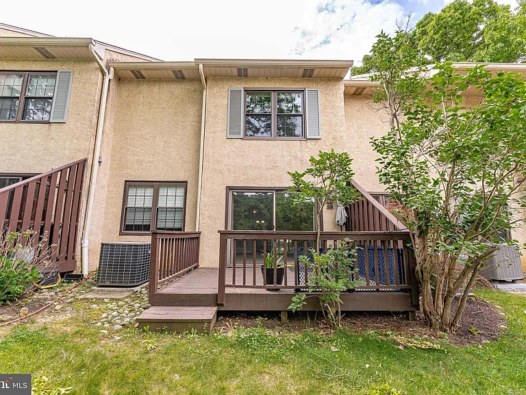 11 Chateau Cir — Photo 42